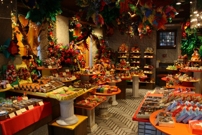 vitrine--min_candy_store_chocolate_shop_chocolate_switzerland-393515